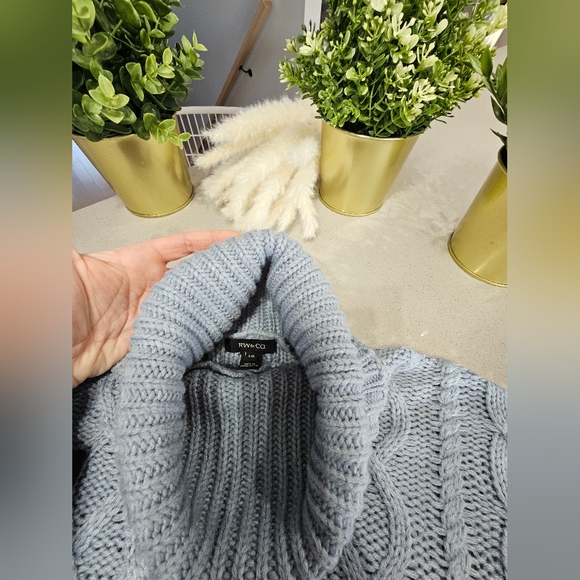 NWOT RW&CO Superbe haut sans manche en tricot épais bleu clair - Picture 3 of 8